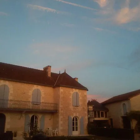 Les Clos Bleus Bed & Breakfast *