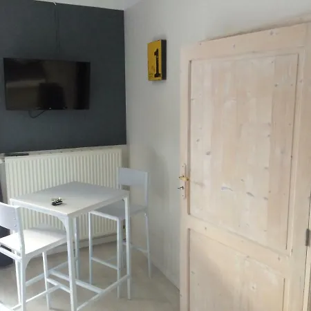 Les Clos Bleus Bed & Breakfast *