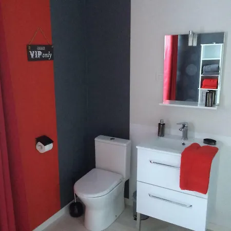 Les Clos Bleus Bed & Breakfast *